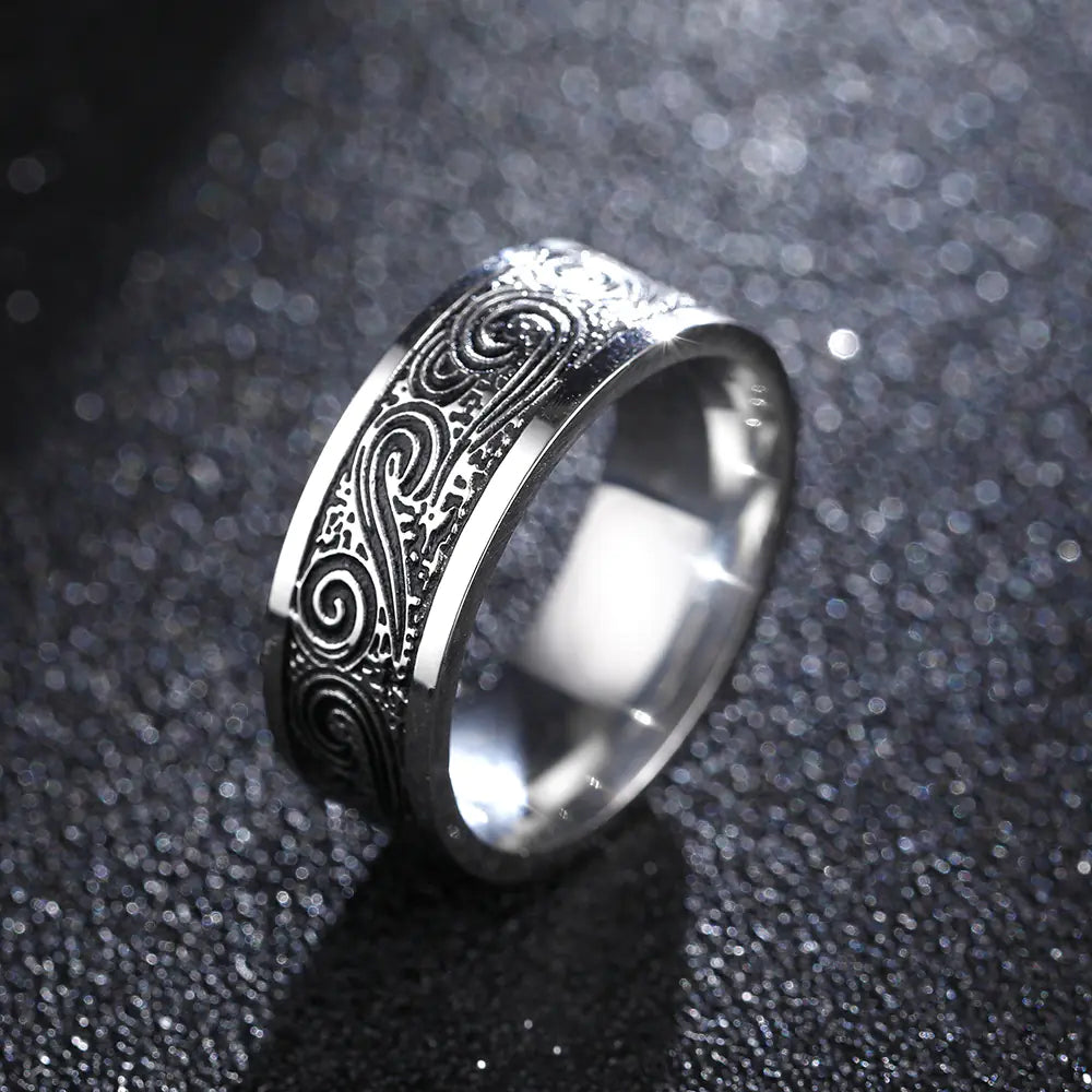 Ring „Auren“ – Retro Herrenring aus Titanstahl mit Mustergravur