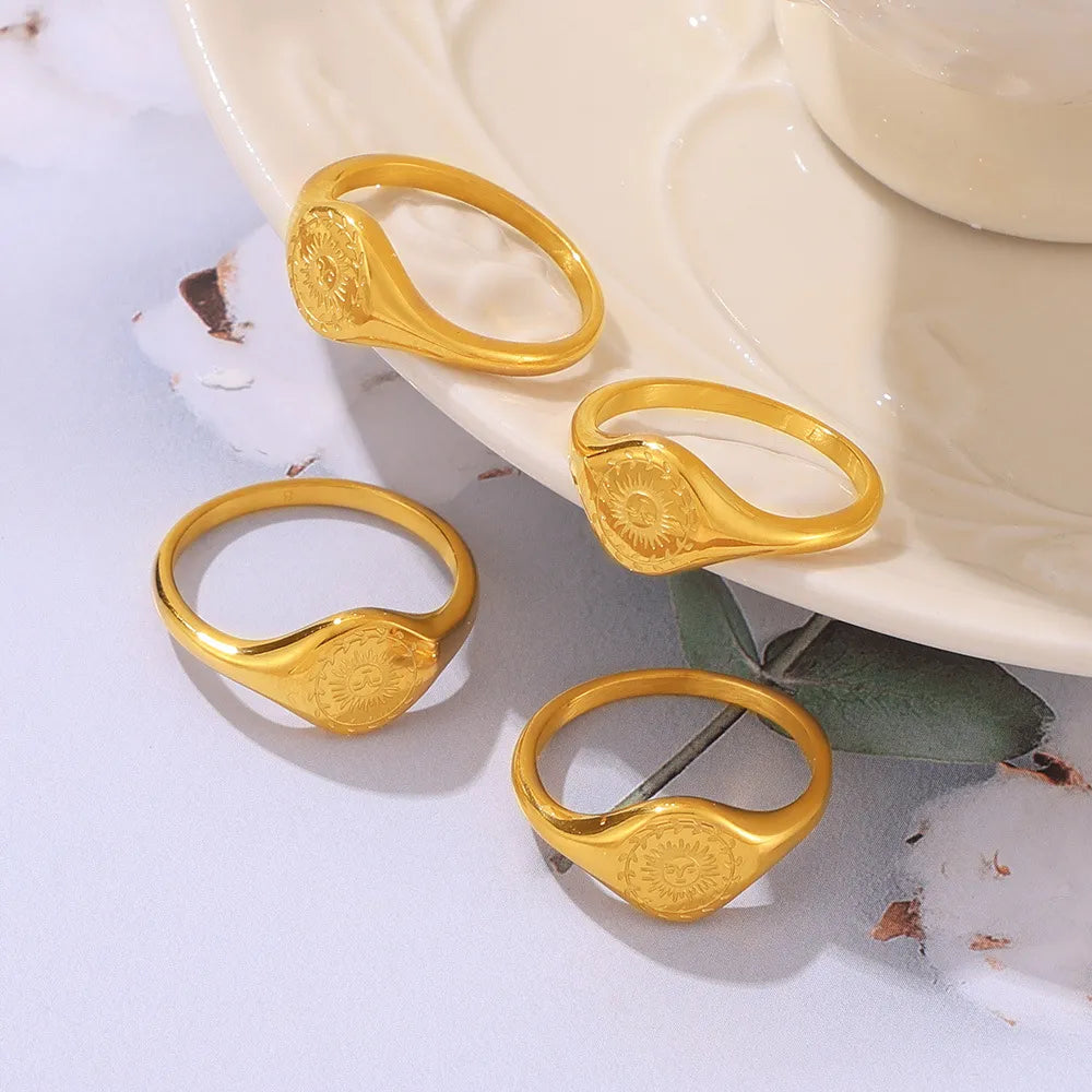 Ring „Soléa“ – Sonnenring aus Titanstahl, 18K vergoldet