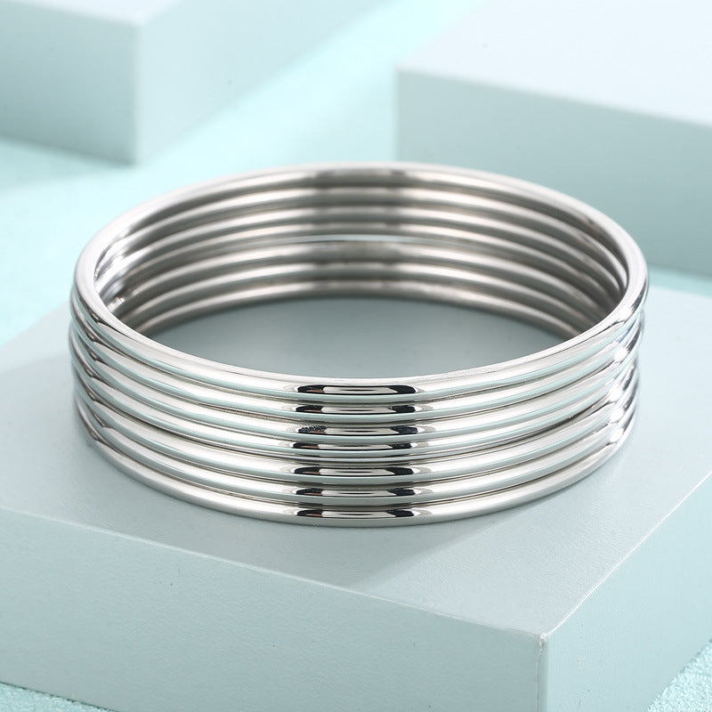 Armreif „Serra“ – Eleganter Damen-Armreif aus Titanstahl in Gold, Silber oder Roségold