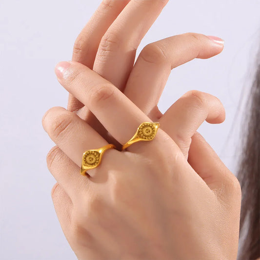 Ring „Soléa“ – Sonnenring aus Titanstahl, 18K vergoldet