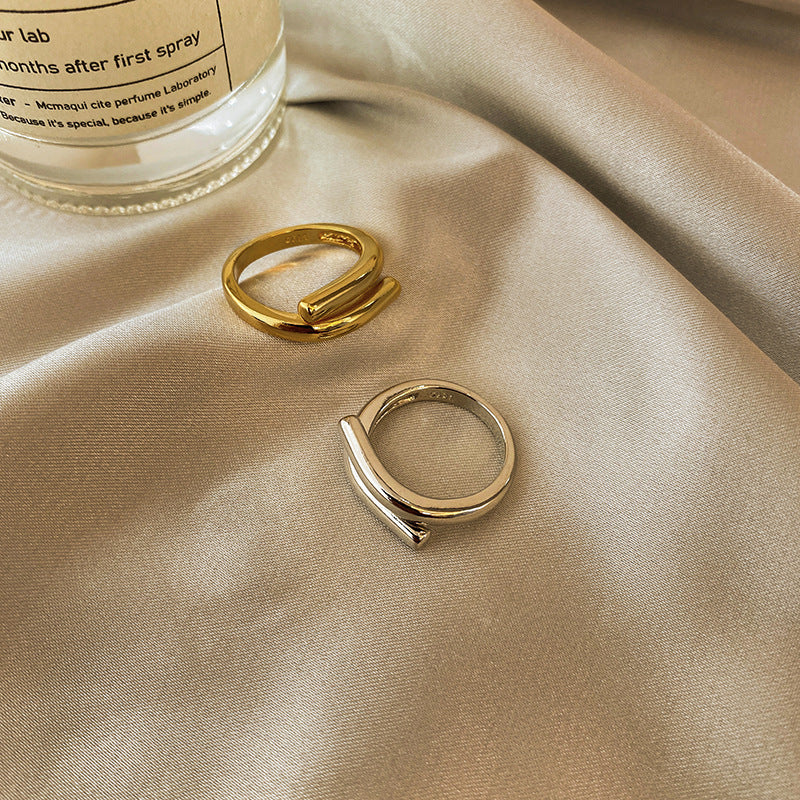 Ring „Elion“ – Offener Unisex-Ring mit unregelmäßiger Struktur in Gold oder Silber