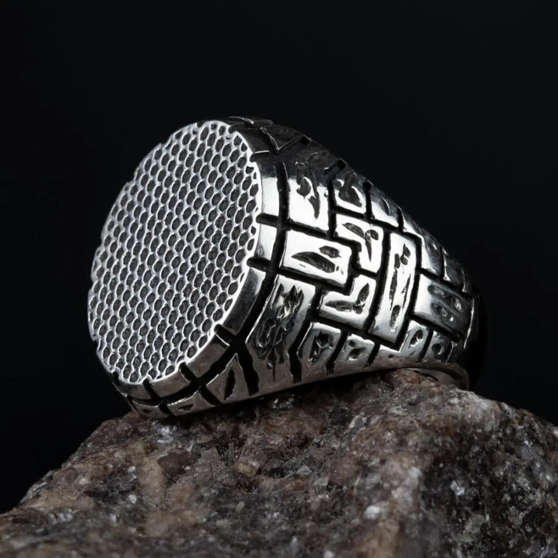 Ring „Davor“ – Vintage Herrenring mit Gravur in Antik-Silber